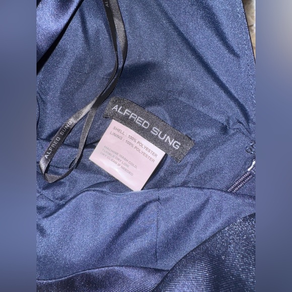 NEW Alfred Sung Bow Detail Sleeveless Satin Twill
Trumpet navy blue Gown Sz 4 - Picture 4 of 7